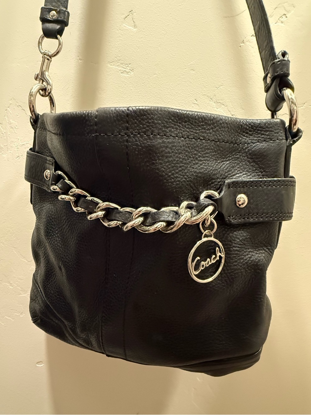 Vintage/Y2K Coach Black Leather Shoulder Bag with Silver Chain Charm